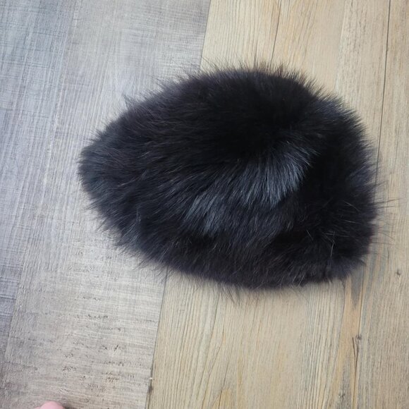Genuine fur - black vintage hat made by Paul's Furs Montreal - fits small - Picture 5 of 5